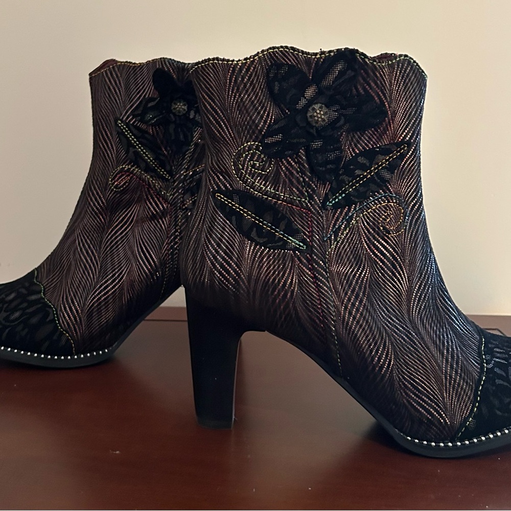 L'ATISTE Black and Brown Heeled Boots with Floral Accent - Picture 2 of 7